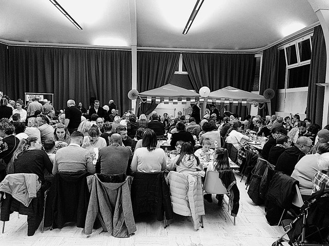 Ambiance festivalière à la salle polyvalente Jean Moulin