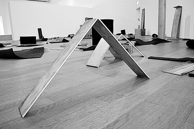 Untitled (Scatter Piece) de Robert Morris au Mudam