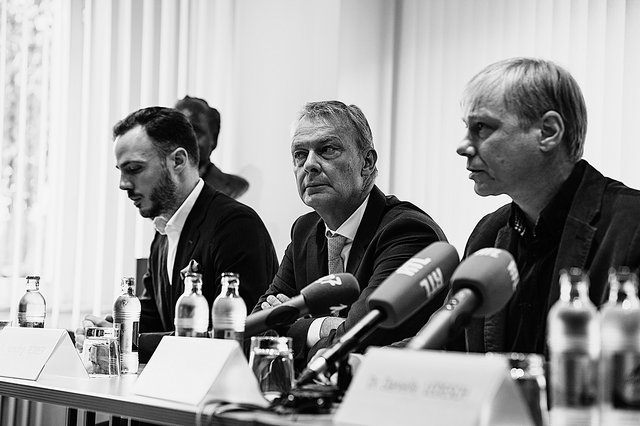 Hansjörg Reimer (Mitte) im Herbst 2016 auf einer Pressekonferenz mit AMMD-Präsident Alain Schmit (rechts)