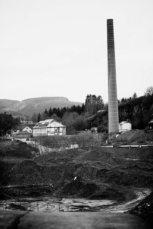 L'emblématique et symptomatique ancienne cheminée de la tannerie Idéal