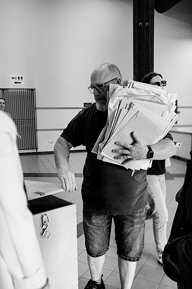 Wähler/innen bei der Stimmabgabe in Luxemburg-Bonneweg