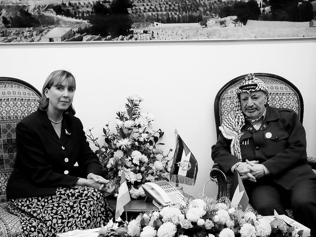 Lydie Polfer et Yaser Arafat en 2001 à Ramallah