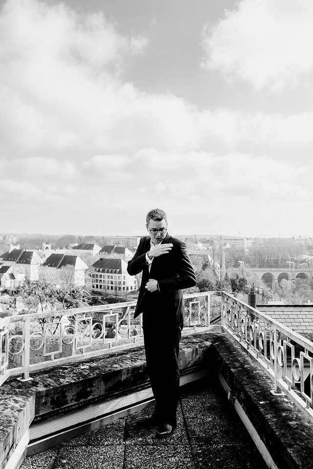 Sven Clement, ce mardi sur la terrasse des bureaux de la fraction des Pirates