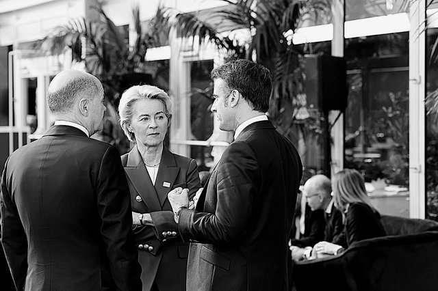Olaf Scholz (Allemagne), Ursula von der Leyen (Commission) et Emmanuel Macron (France) à Budapest en novembre