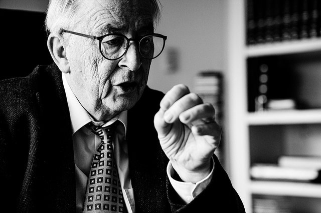 Jean-Claude Juncker in  seinem Büro im Staatsministerium