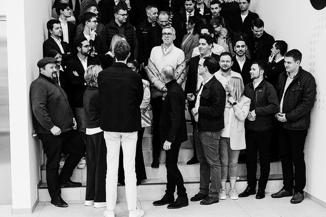 Léon Gloden (enlevant sa veste), au congrès du CSJ