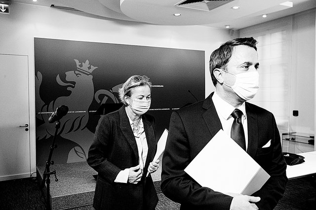 Paulette Lenert und Xavier Bettel während einer Covid-Pressekonferenz