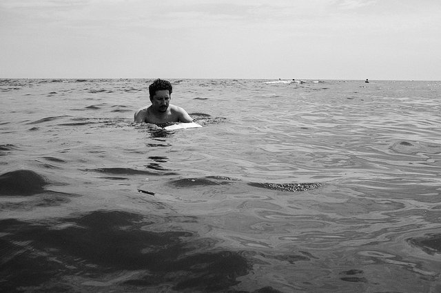 L’artiste Marco Godinho en mer Méditerranée
