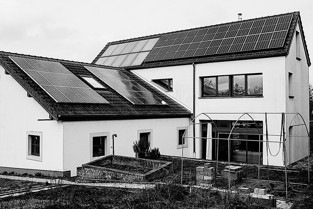 Solarstrompanele auf einem Hausdach