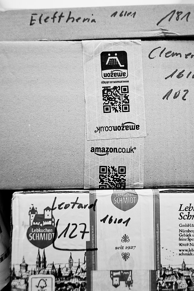Pakete im Versand durch Amazon