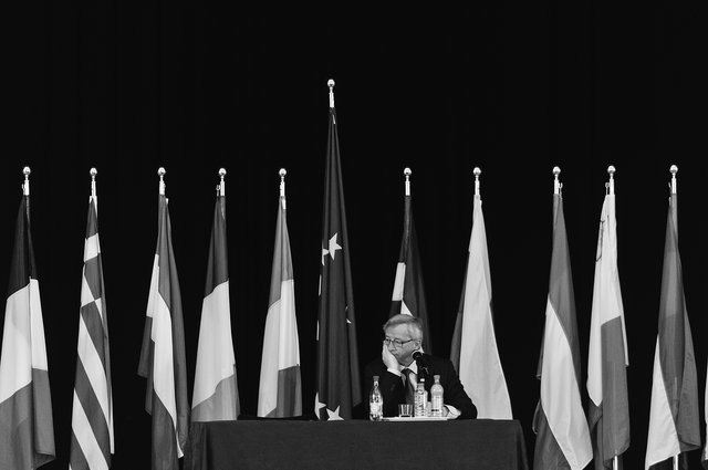 Jean-Claude Juncker vor Fahnen der EU-Mitgliedsländer, auf einer Konferenz zur EU