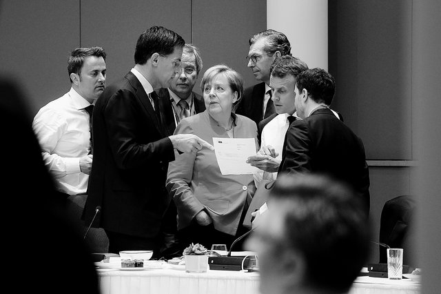 Xavier Bettel, der Niederländer Mark Rutte, die deutsche Bundeskanzlerin Angela Merkel und Emmanuel Macron beim Euro-Gipfel verg