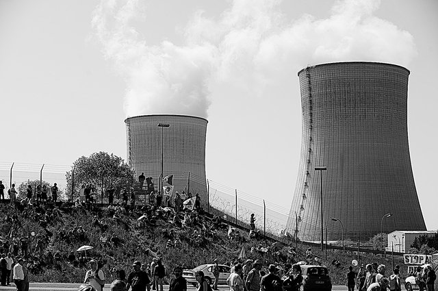 Manifestation anti-nucléaire devant la centrale de Cattenom en 2011