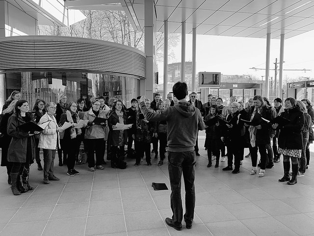 Le Bach-Choir de l'Inecc à la station Funiculaire