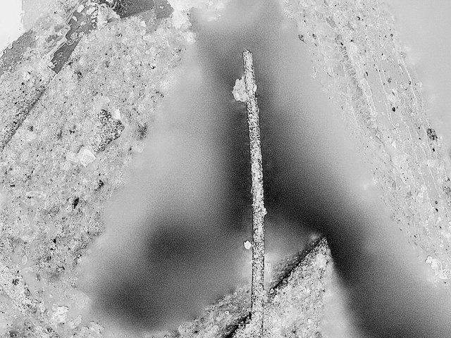 Fibre gris métallique de Luxembourgite, premier minéral trouvé et décrit au Grand-Duché de Luxembourg